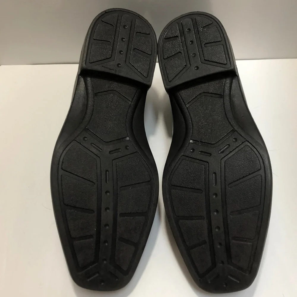 Black slip on shoes size 5 - Picture 3 of 3